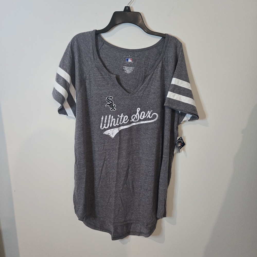 Torrid Womens Gray MLB White Sox V-Neck T-Shirt Size 2x 18-20